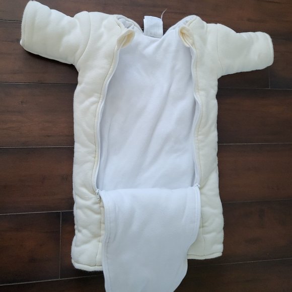 Baby merlin magic sleep suit small - Picture 6 of 8